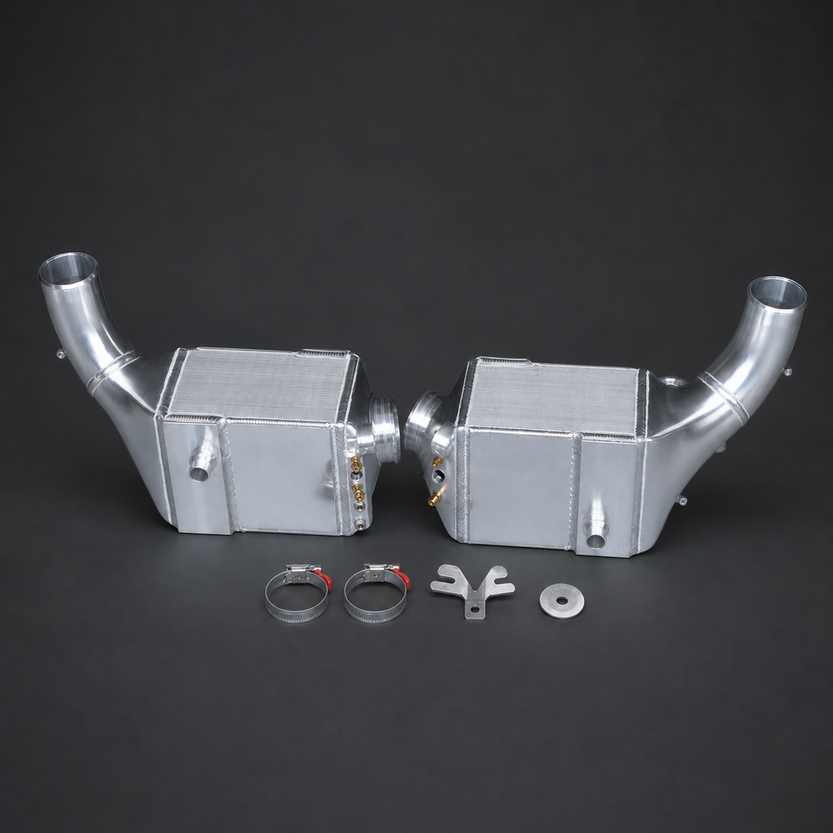 VCTR Performance BMW M5/M8 F90/G90/G99 Billet-End-Tank Intercooler – side three-quarter view
